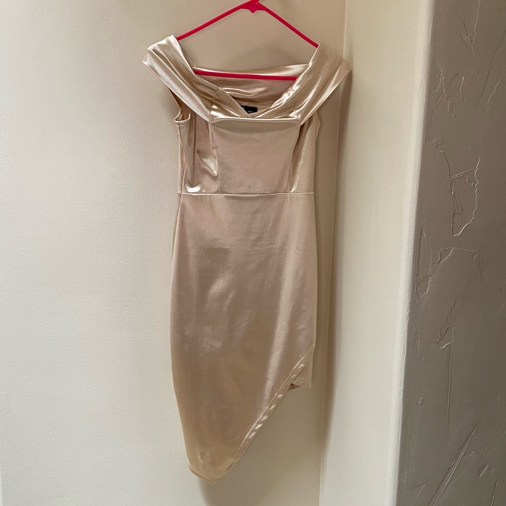 Lulu’s champagne colored midi dress size Small